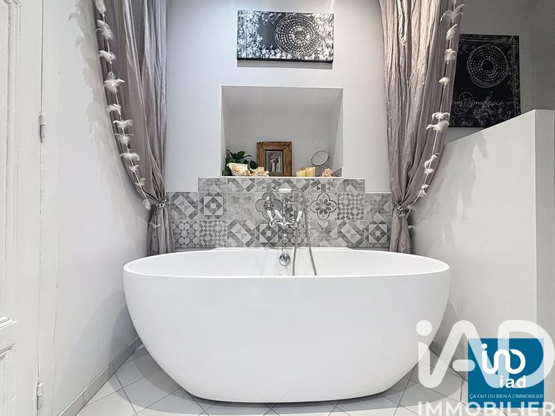 Maison - 220 m² - 10 pièces