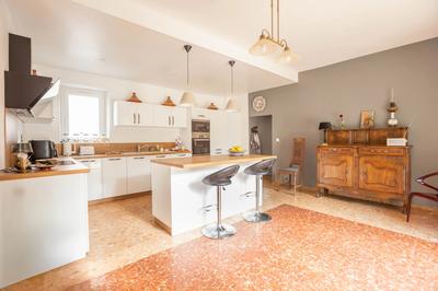 Propriété - 307 m² - 9 pièces