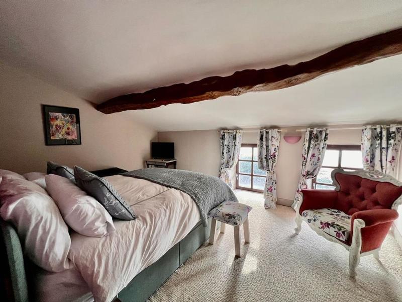 Maison - 231 m² - 7 pièces