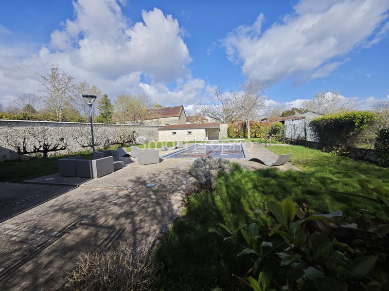 Maison - 248 m² - 8 pièces