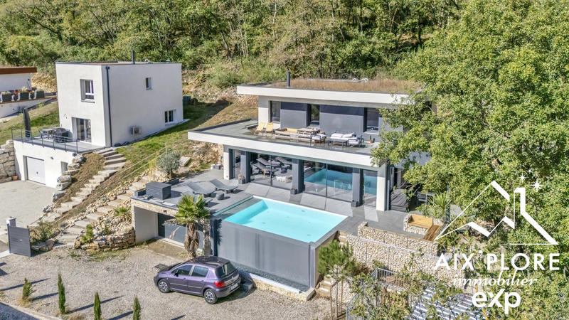 Maison - 230 m² - 6 pièces