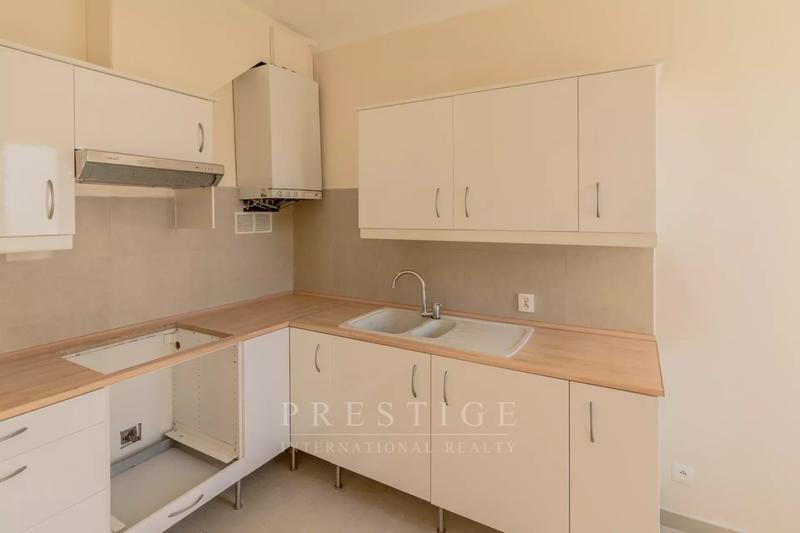 Maison - 215 m² - 9 pièces