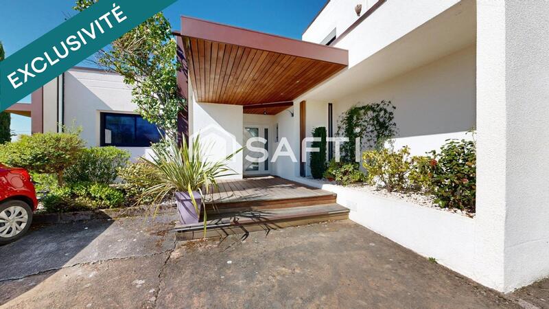 Maison - 330 m² - 8 pièces