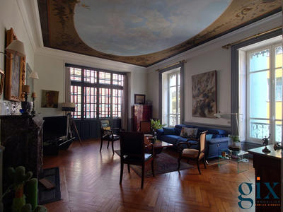 Appartement - 160 m² - 5 pièces