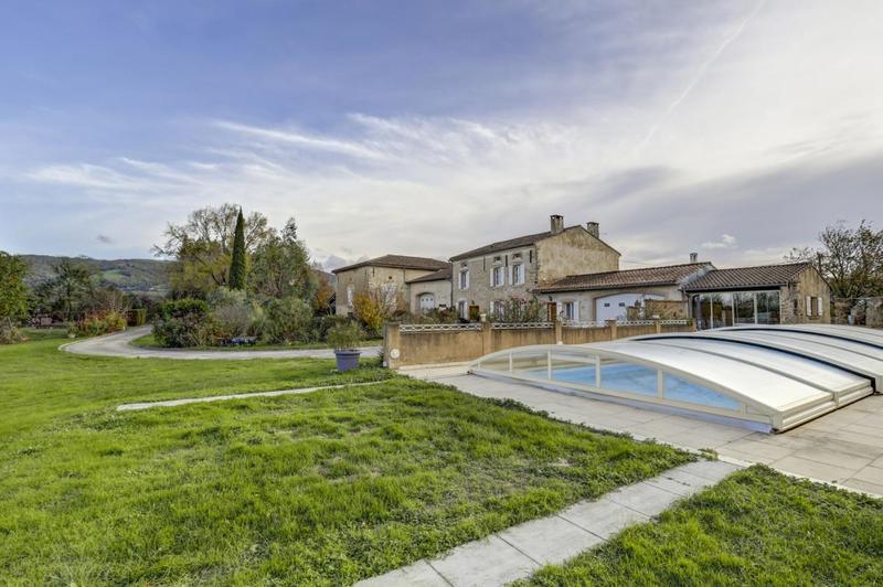 Maison - 276 m² - 6 pièces