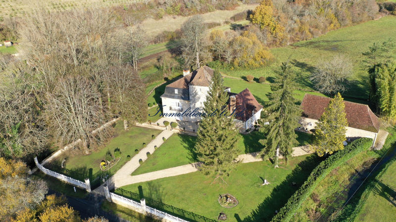 Maison - 396 m² - 13 pièces