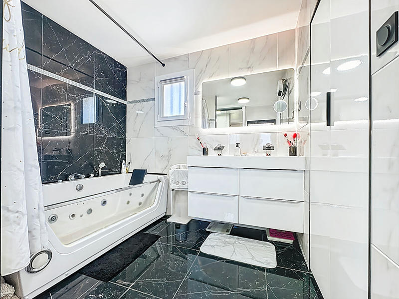 Maison - 121 m² - 5 pièces