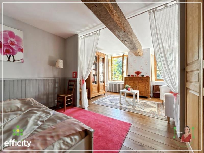 Maison traditionnelle - 334 m² - 14 pièces