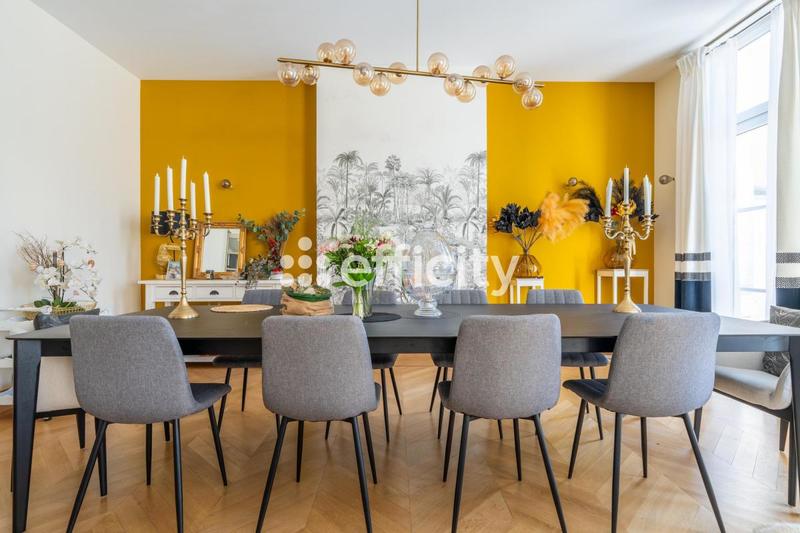 Maison - 330 m² - 9 pièces