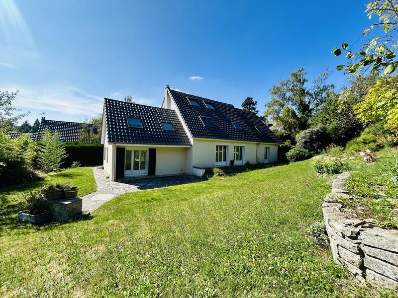 Maison - 250 m² - 8 pièces