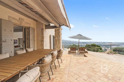 Maison - 307 m² - 7 pièces