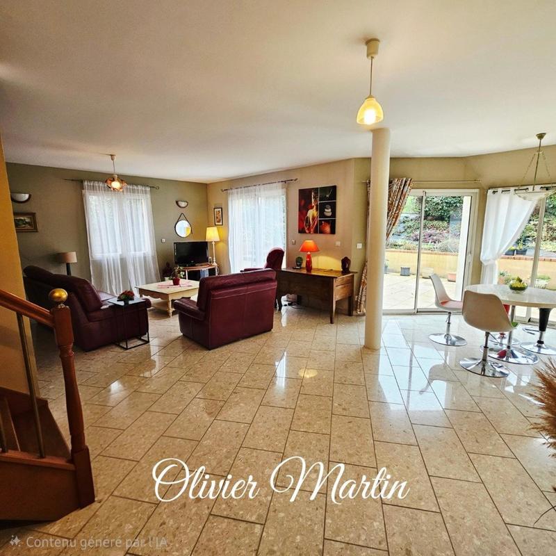 Maison - 258 m² - 11 pièces