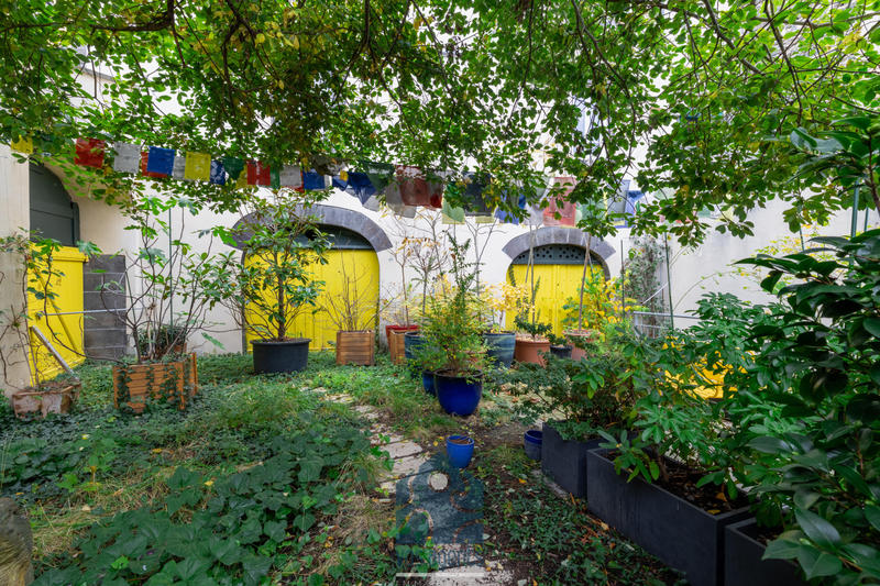 Maison - 280 m² - 8 pièces