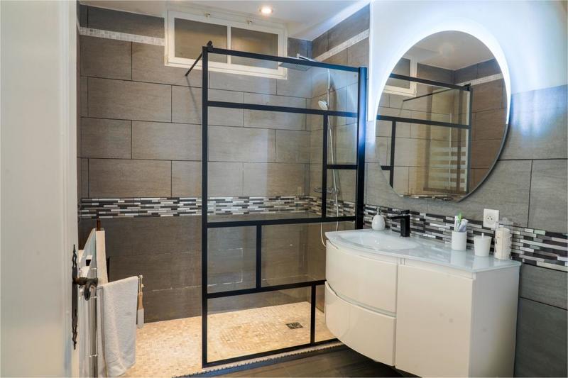 Maison - 318 m² - 11 pièces