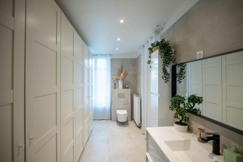 Maison - 220 m² - 6 pièces