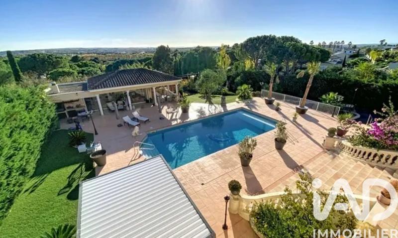 Maison - 260 m² - 7 pièces