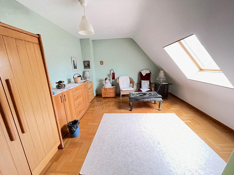 Maison - 180 m² - 9 pièces