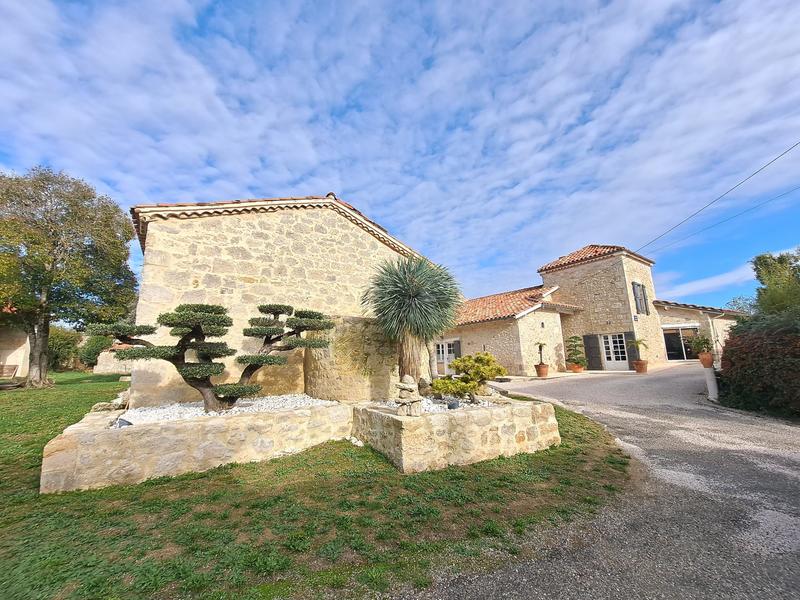 Maison - 218 m² - 6 pièces