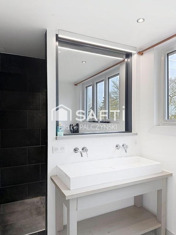 Maison - 220 m² - 9 pièces