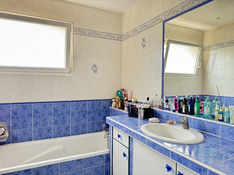 Maison - 235 m² - 4 pièces