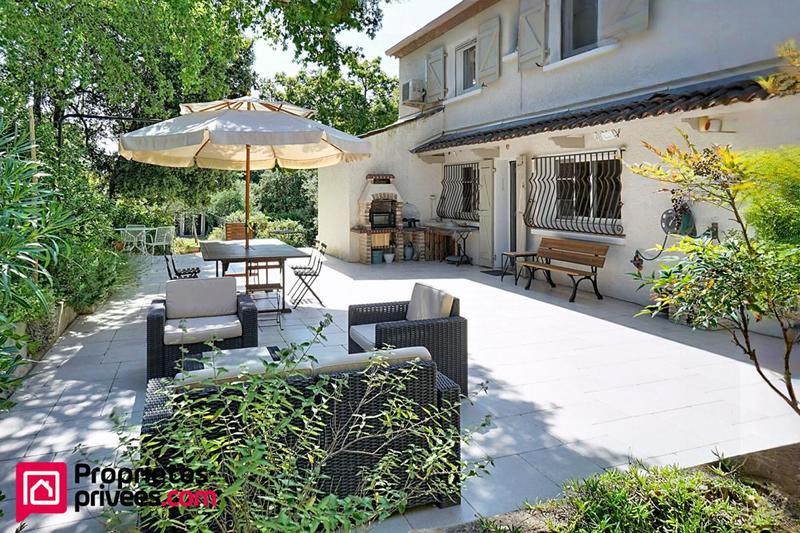 Villa - 213 m² - 6 pièces