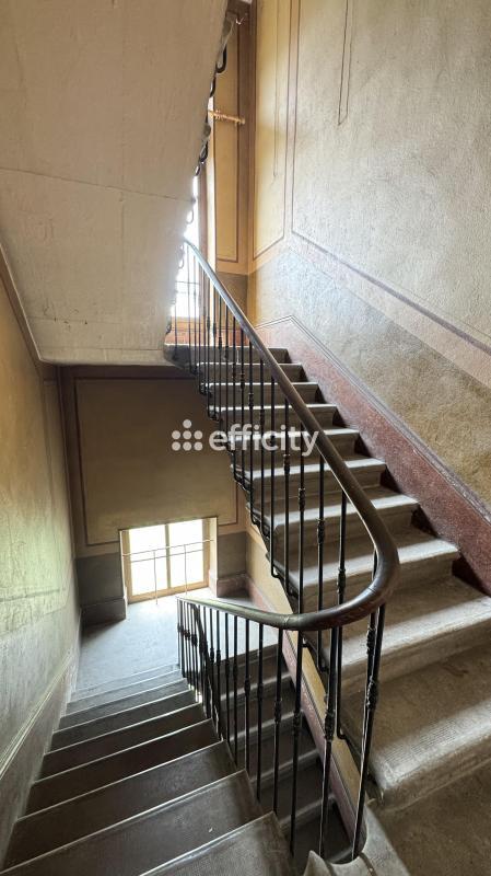 Maison - 213 m² - 10 pièces