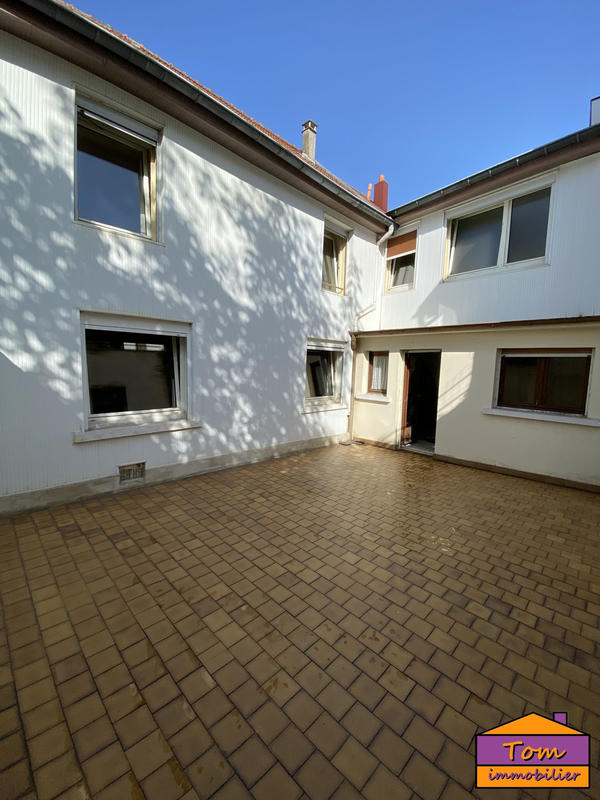 Maison - 205 m² - 9 pièces