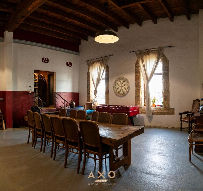 Propriété - 260 m² - 6 pièces