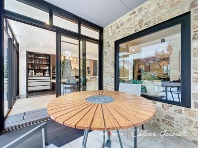 Maison - 250 m² - 10 pièces