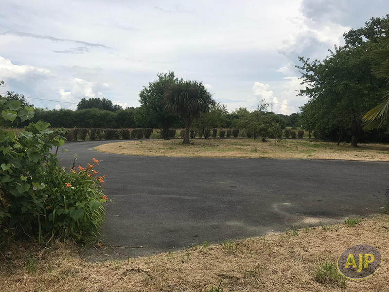 Maison - 280 m² - 9 pièces