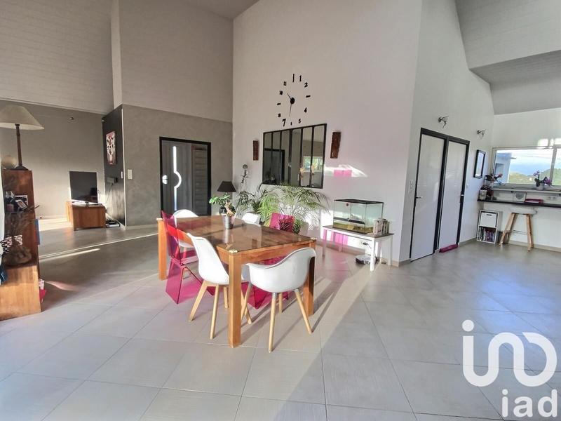 Maison - 239 m² - 7 pièces