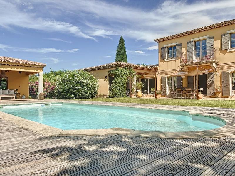 Villa - 240 m² - 6 pièces