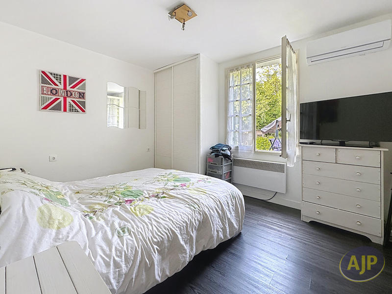 Maison - 220 m² - 11 pièces