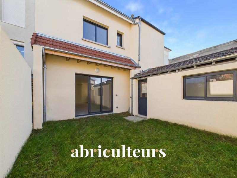 Maison - 25 m² - 5 pièces