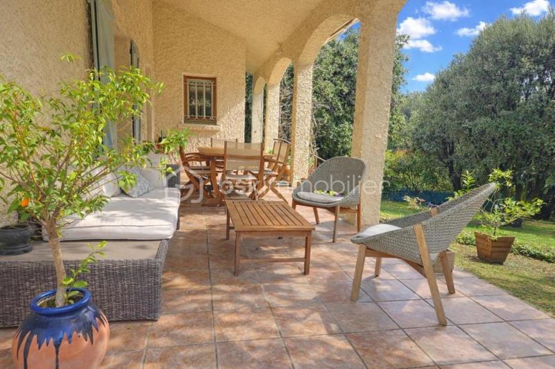 Propriété - 182 m² - 6 pièces