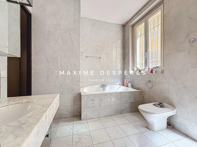 Appartement - 196 m² - 7 pièces