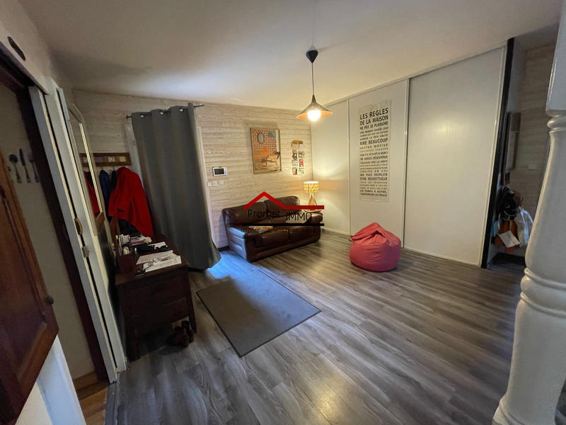 Maison - 229 m² - 7 pièces