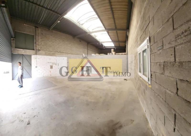 Entrepôt - 300 m²