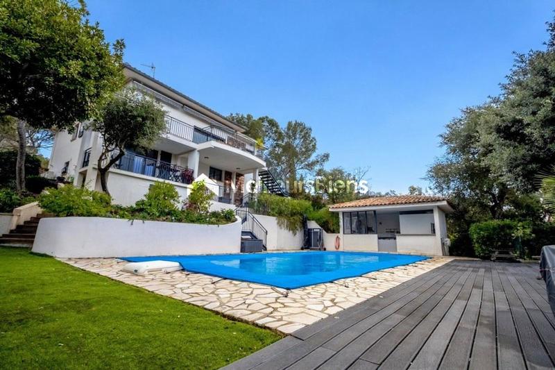 Villa - 188 m² - 8 pièces