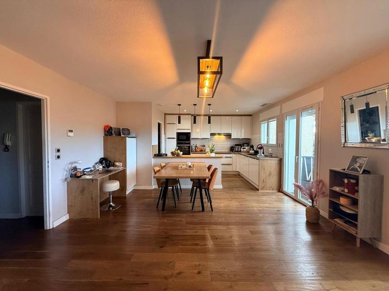 Appartement - 95 m² - 4 pièces