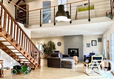 Maison - 235 m² - 7 pièces