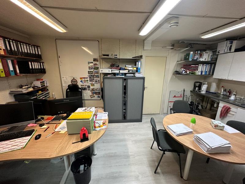 Local commercial - 130 m² - 4 pièces