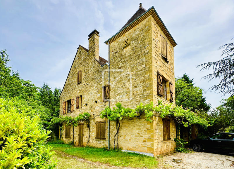 Maison - 250 m² - 12 pièces