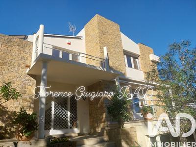 Maison - 292 m² - 8 pièces