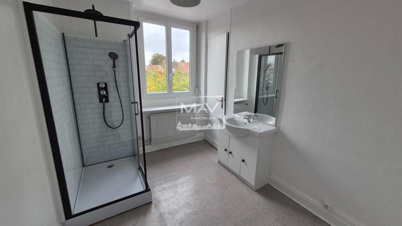 Maison - 210 m² - 8 pièces