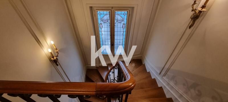 Maison - 422 m² - 8 pièces