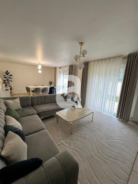 Maison traditionnelle - 132 m² - 9 pièces