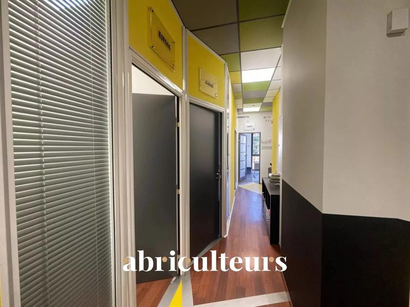 Bureau - 65 m² - 5 pièces