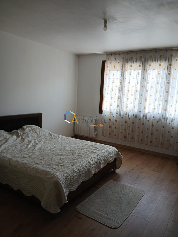 Maison - 225 m² - 8 pièces