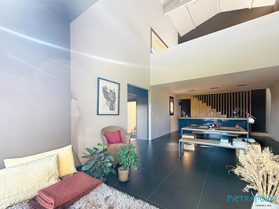 Maison - 200 m² - 5 pièces